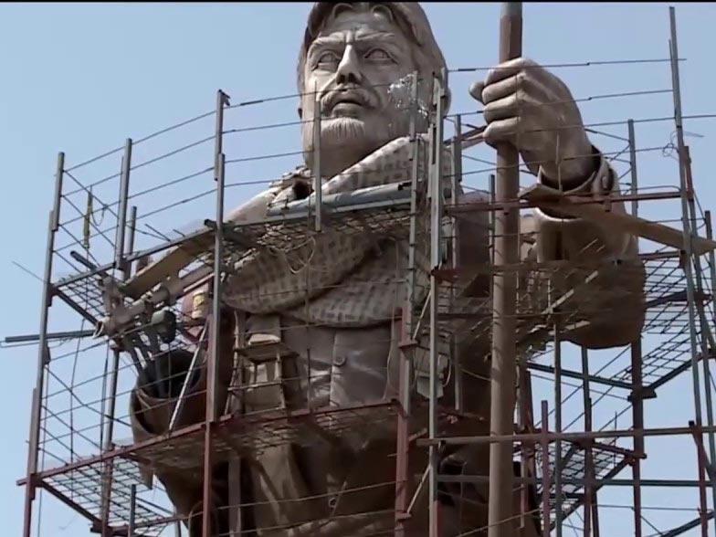 تمثال جندي البيشمركة الضخم