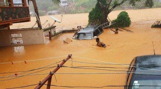مقتل 179 شخصا جراء فيضانات وانهيارات طينية في سيرا