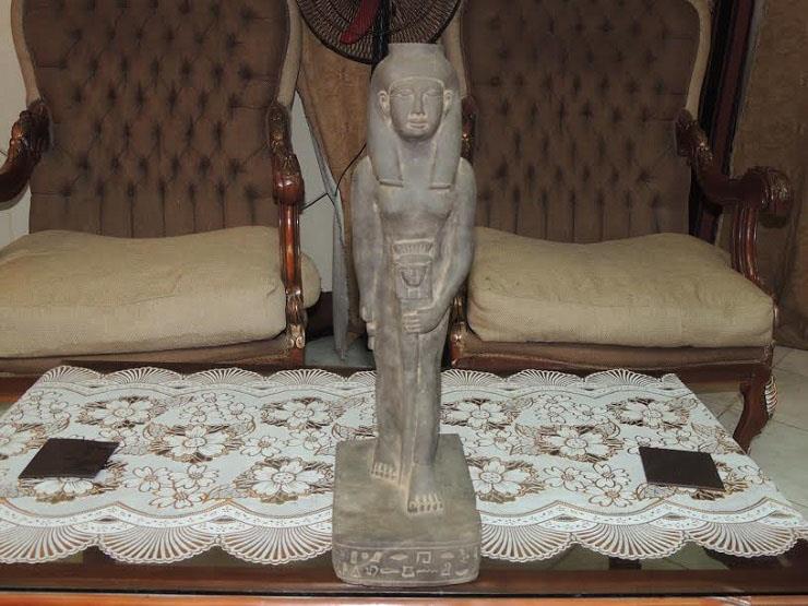 تمثال أثري - ارشيف