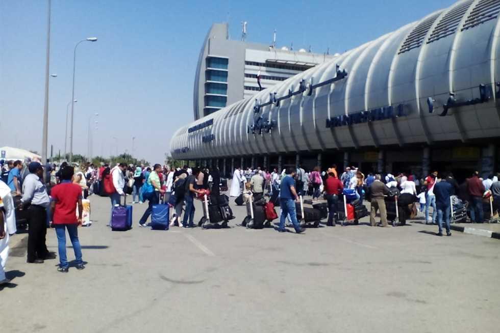 أزمة انقطاع الكهرباء بمطار القاهرة 
