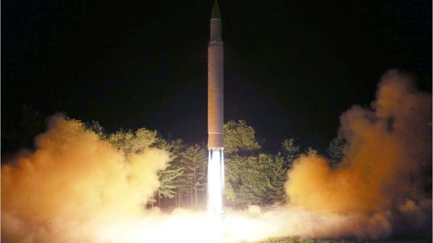 أجرت كوريا الشمالية تجربتين على صواريخ باليستية عا
