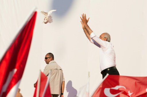 زعيم المعارضة التركية كمال كيليتشدار اوغلو يطلق حم