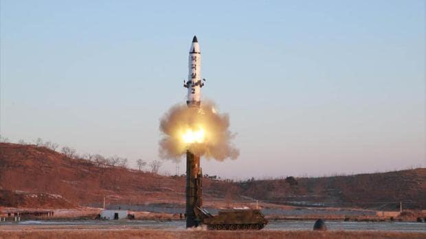 كوريا الشمالية تطلق صاروخا باليستيا حلق فوق اليابا