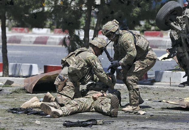 مقتل جنديين وإصابة 4 في هجوم انتحاري