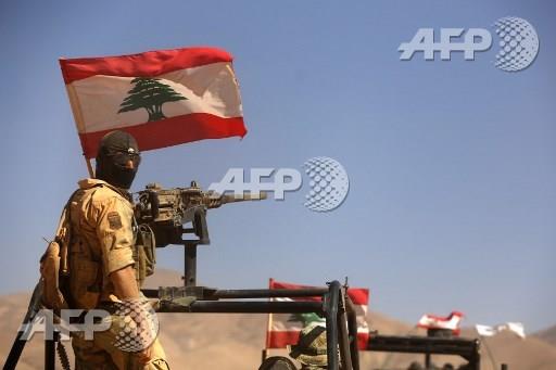 جندي تابع للجيش اللبناني على الحدود اللبنانية السو
