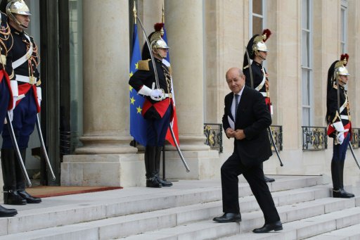 وزير الخارجية الفرنسي جان-إيف لودريان لدى وصوله ال