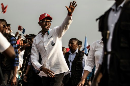 رئيس رواندا بول كاغامي الحاكم منذ 1994 والفائز بول
