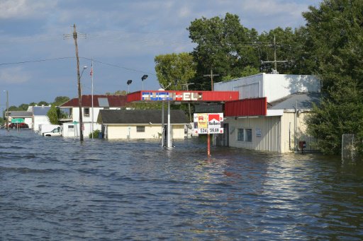 مياه الفيضانات تغمر بلدة نوم في تكساس في 31 اب/اغس