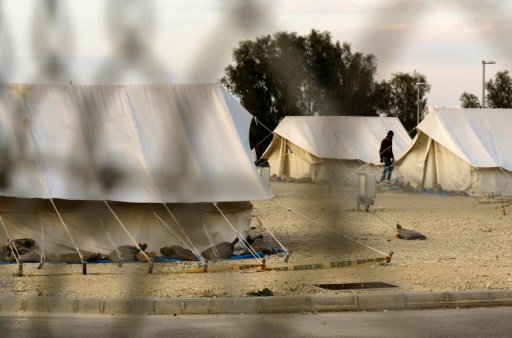 لاجئ سوري في مخيم تابع لمركز استقبال كوكينوتريميثي
