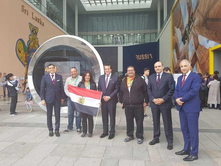 وزير التعليم العالي يتفقد الجناح المصري بمعرض إكسب