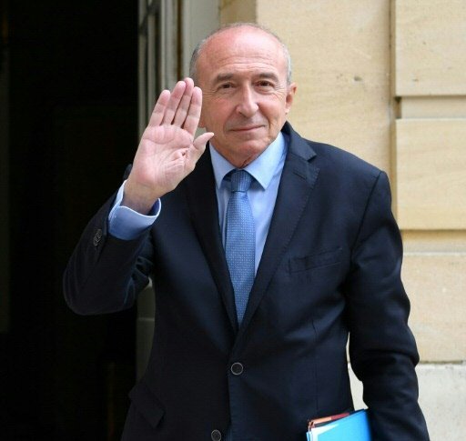 وزير الداخلية الفرنسي جيرار كولومب في باريس في 11 