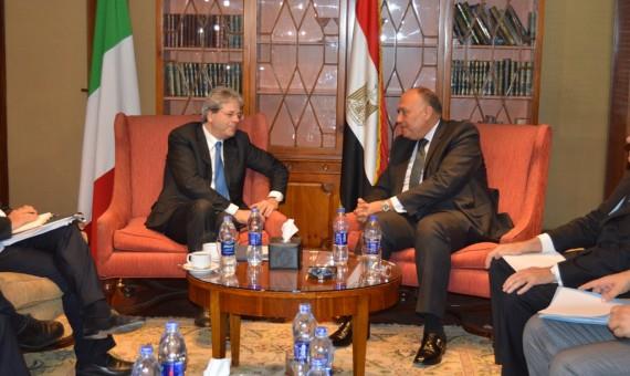 وزير الخارجية المصري يلتقي نظيره الإيطالي