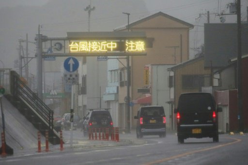 صورة من الارشيف لاعصار نورو الذي ضرب اليابان الشهر