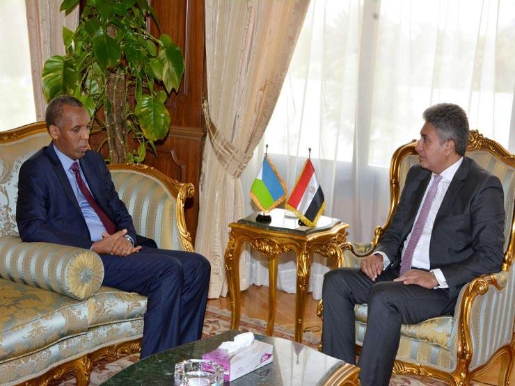 وزير الطيران يبحث مع سفير جيبوتي تعزيز العلاقات ال
