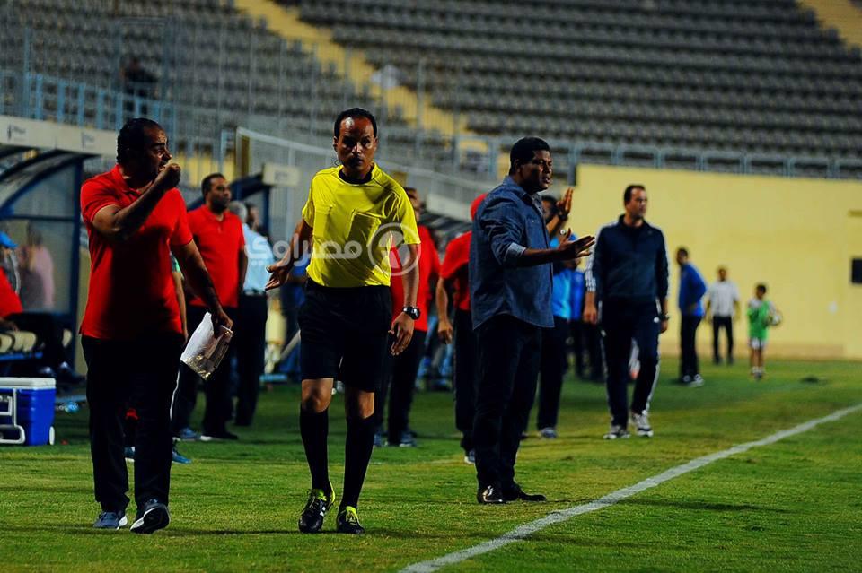 علاء عبدالعال خلال المباراة