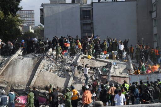 عمليات بحث عن ناجين في الزلزال في مكسيكو، الاربعاء