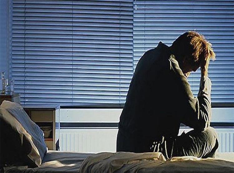  الحرمان من النوم يقلل من أعراض الاكتئاب لدى المرض