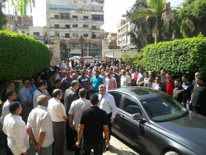 وقفة احتجاجية لموظفي الأمن الإداري بجامعة بنها