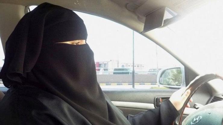  إمرأة سعودية تقود سيارتها في الرياض "أرشيف" 