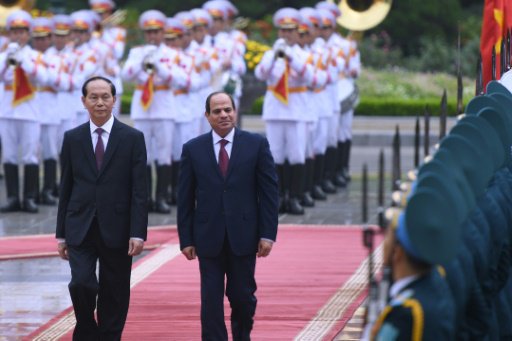 الرئيس المصري ونظيره الفيتنامي يستعرضان حرس الشرف 