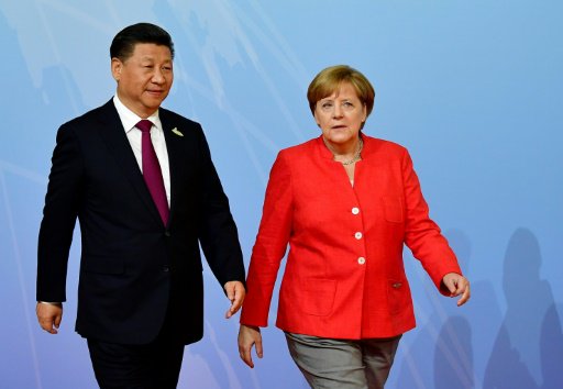 المستشارة انغيلا ميركل (يمين) والرئيس الصيني شي جي