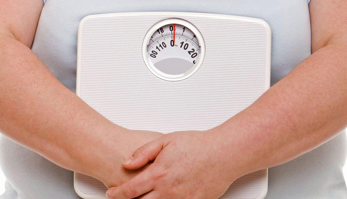 دون أن تدري.. مادة في جسمك تتسبب في زيادة وزنك