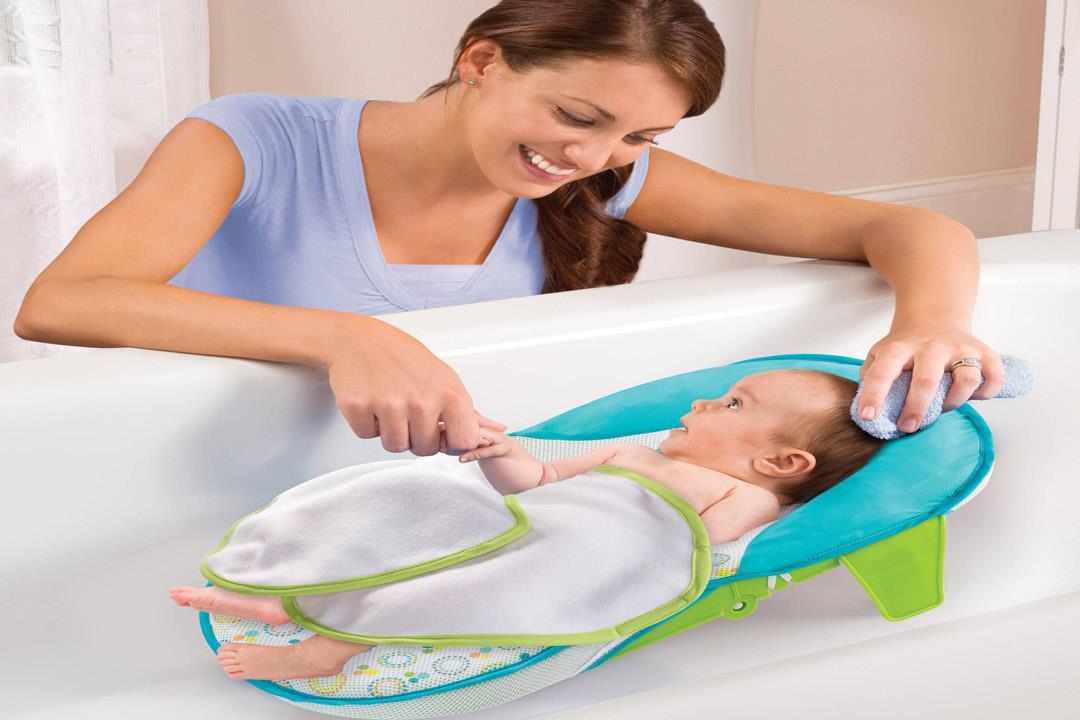 ما درجة حرارة الماء المناسبة لاستحمام الرضيع؟