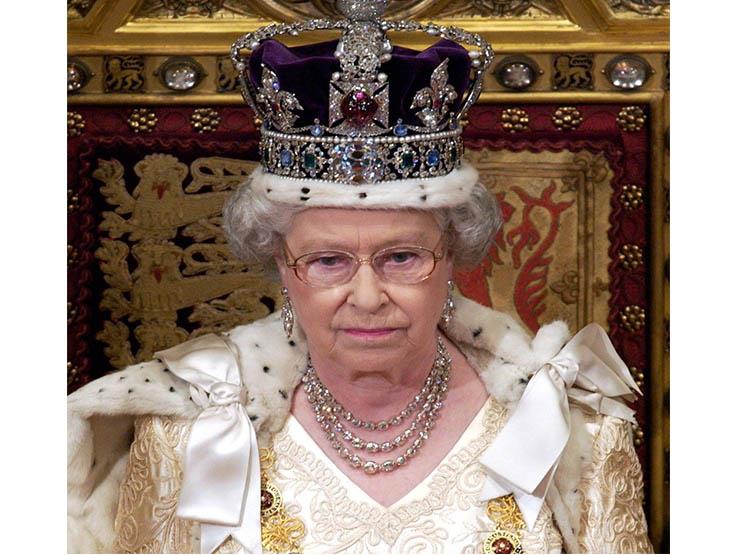  للمرة الأولى.. الملكة إليزابيث تكشف عن مراسم التت