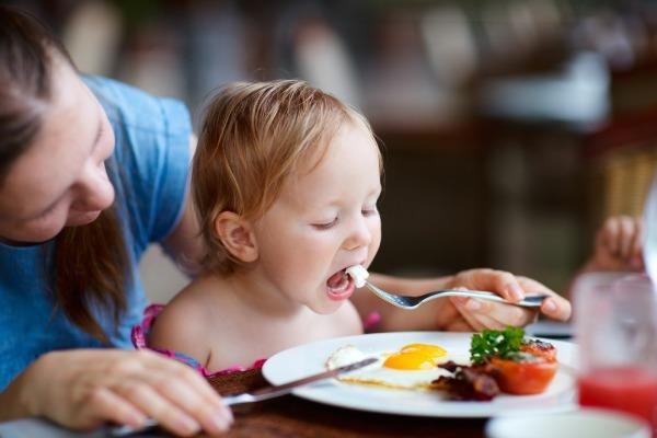 لماذا يجب أن يأكل طفلك البيض؟ 