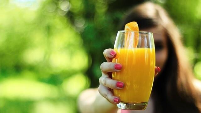  3 وصفات مختلفة بعصير البرتقال للعناية بجمال شعرك 