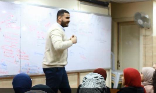  صاحب فيديو شرح درس الأحياء على "3 دقات" يوضح هدفه