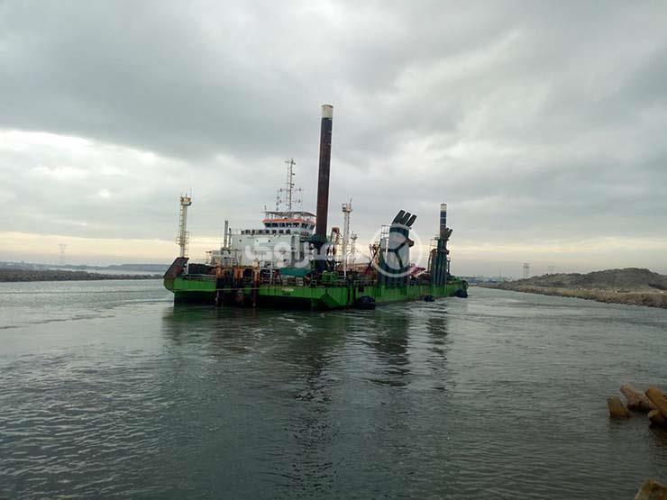 توقف حركة الملاحة بميناء البرلس (2)               
