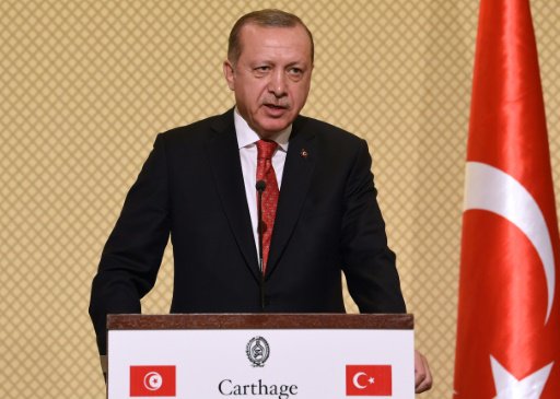الرئيس التركي رجب طيب اردوغان في مؤتمر صحافي في قر