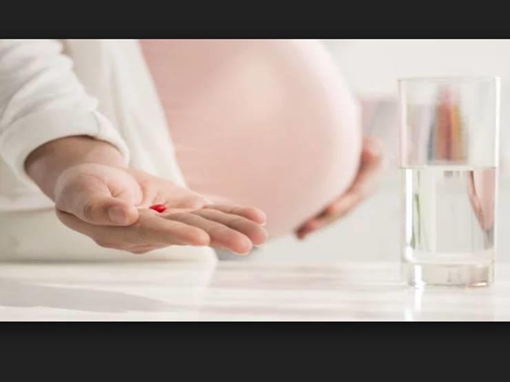 حمض-الفوليك-والفيتامينات-أثناء-الحمل-تقلل-من-مخاطر