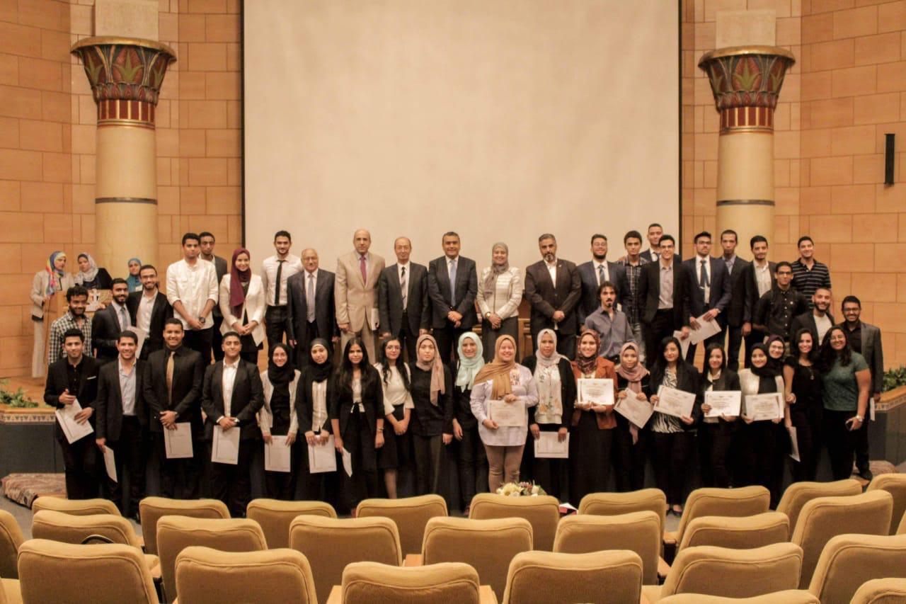 تسليم شهادات التدريب لطلبة الجامعة المصرية الصينية