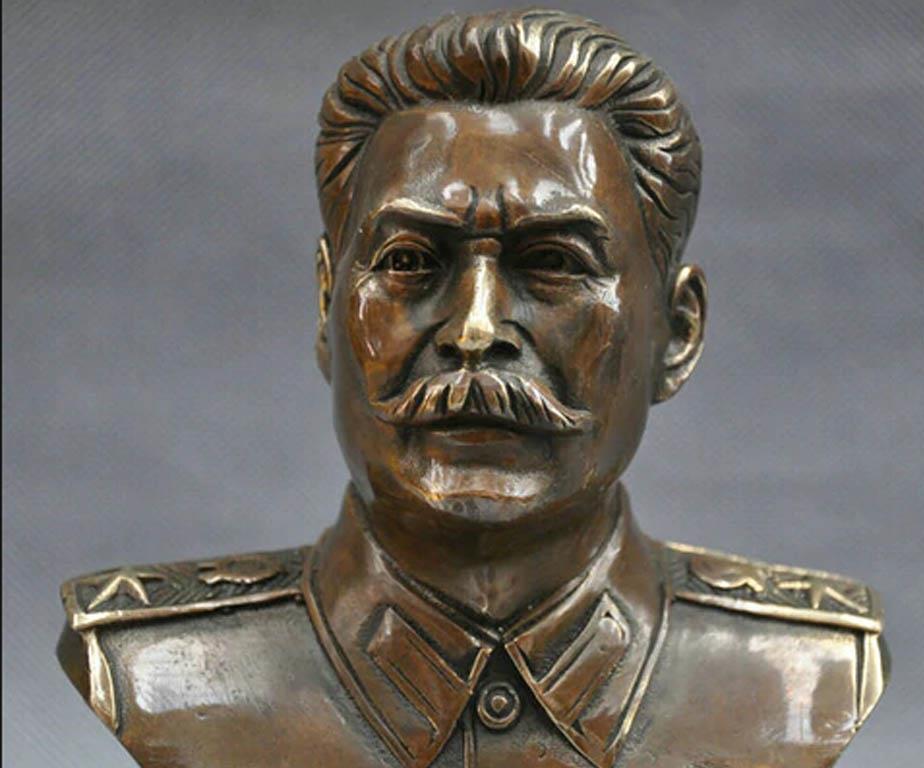 تمثال جوزيف ستالين