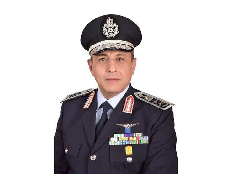 قائد القوات الجوية الفريق محمد عباس حلمي          