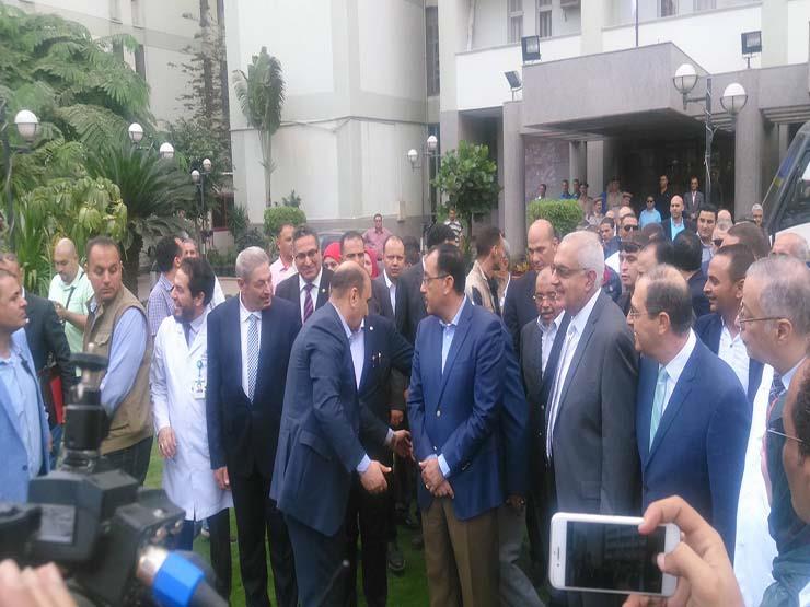 رئيس الوزراء يزور مستشفى الأطفال الجامعي ويشيد بدو