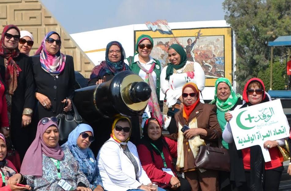 زيارة اتحاد المرأة الوفدية للنصب التذكاري