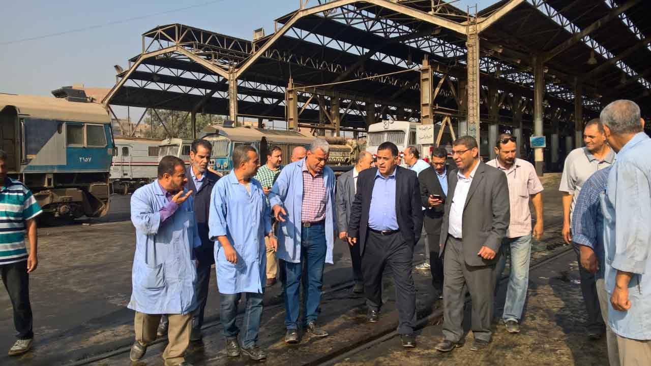رئيس السكك الحديدية يتفقد ورش أبوغاطس