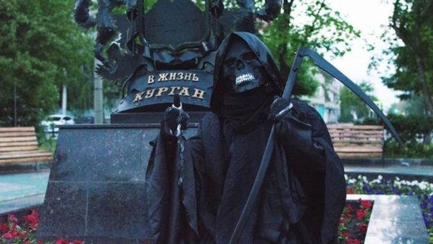 ممثل الموت في شوارع روسيا