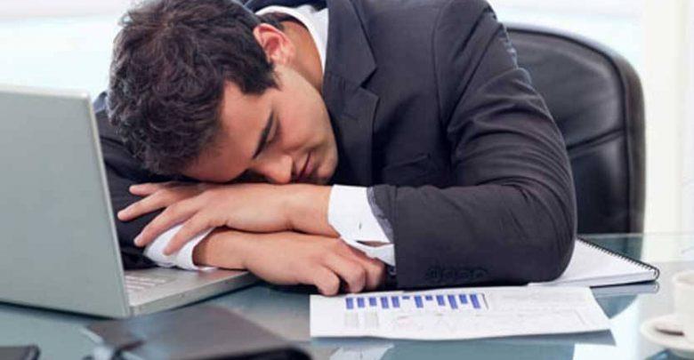 6 أطعمة تتسبب في شعورنا بالنوم أثناء فترة العمل.. 