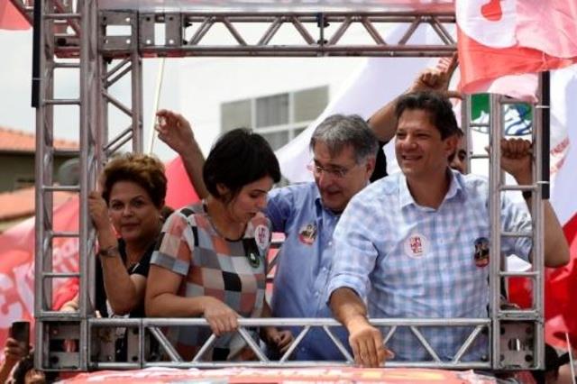 فرناندو حداد مع المرشحة كنائب للرئيس مانويلا دافيل