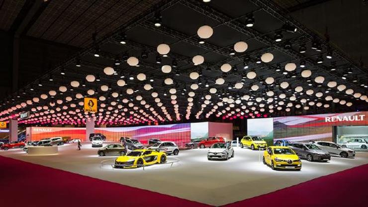 جناح رينو في معرض باريس الدولي للسيارات