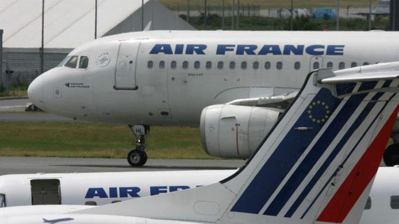 اصطدام طائرتين في مطار باريس‎
