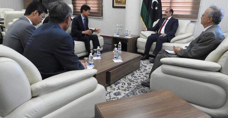 سفير كوريا الجنوبية لدى ليبيا يلتقي عبد السلام كاج