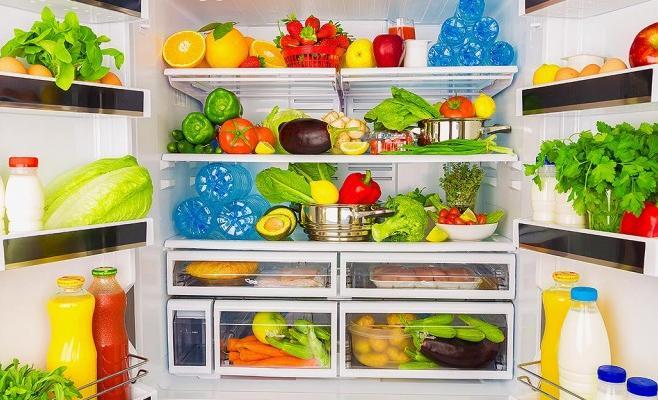 كيف تضعين الطعام داخل الثلاجة بترتيب صحيح؟..خبيرة 