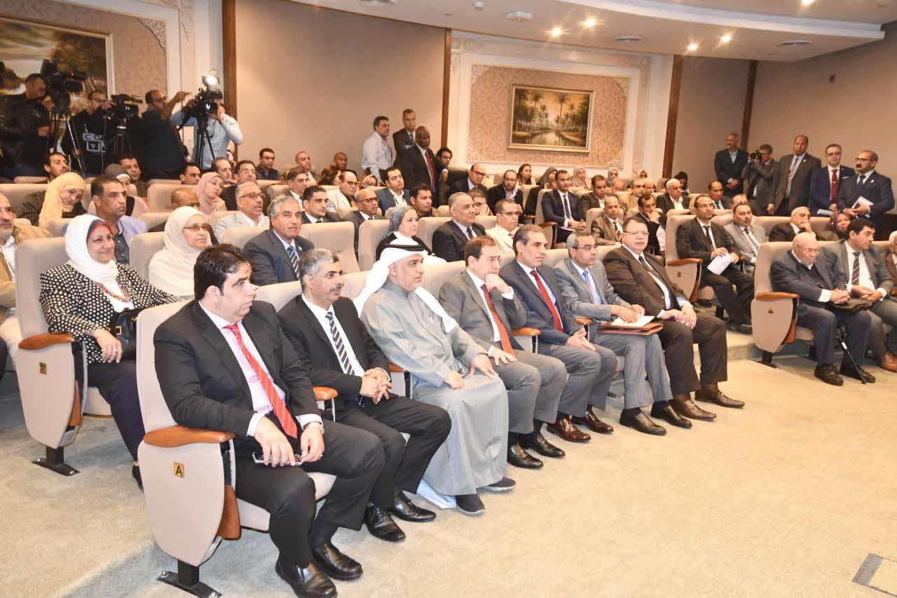 الحضور أثناء جلسة استراتيجية قطاع التعدين في مصر 