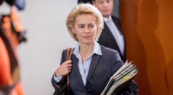 وزيرة الدفاع الألمانية أورزولا فون دير لاين       