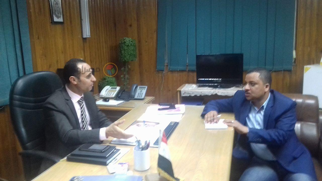 محرر مصراوي خلال حواره مع وكيل وزارة الصحة بسوهاج